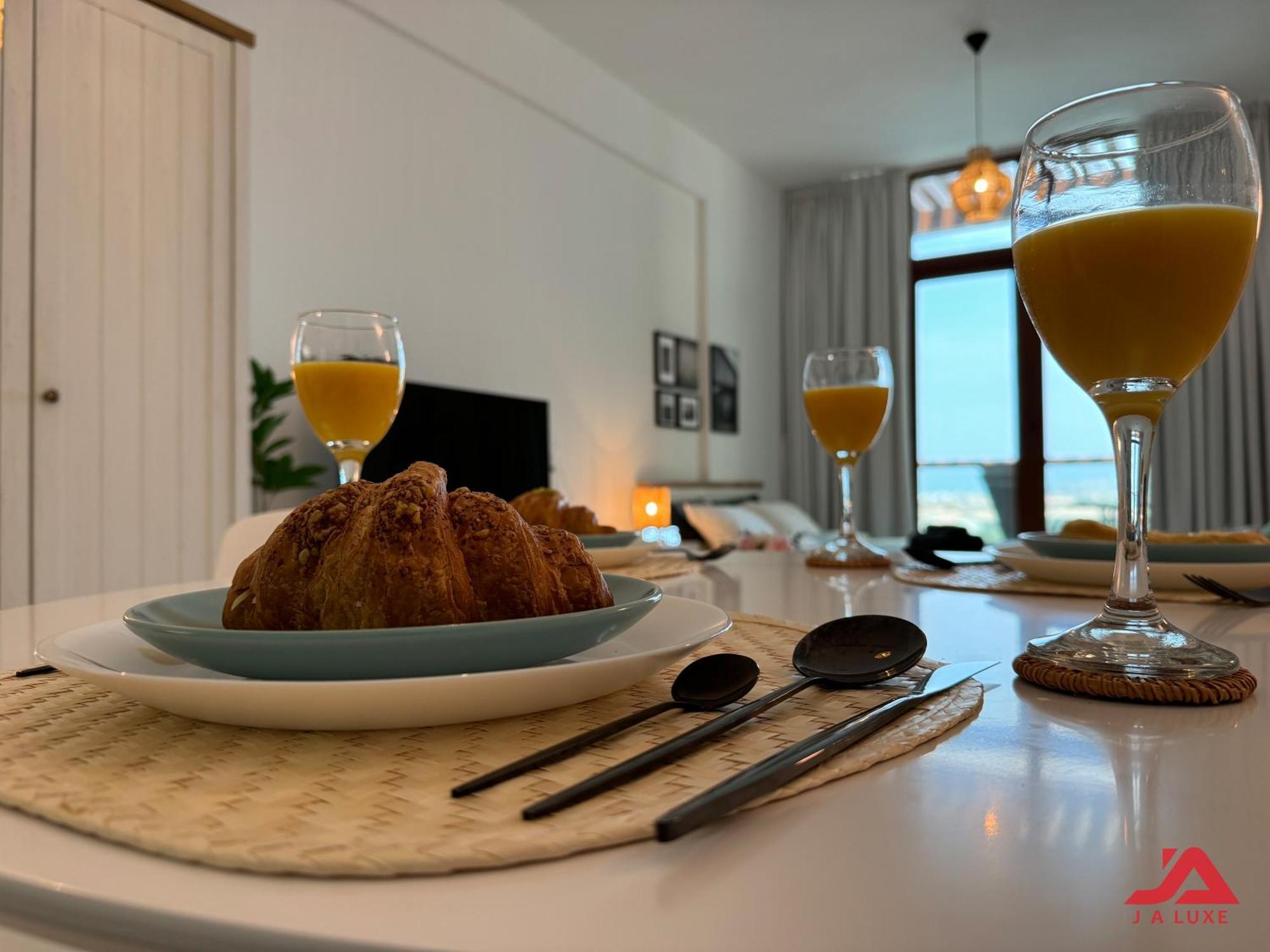 Appartement Unique At Of Yachts With Panoramic Sea View Of Burj Khalifa, Alarab & Atalntis In Palm Jumeirah Dubaï